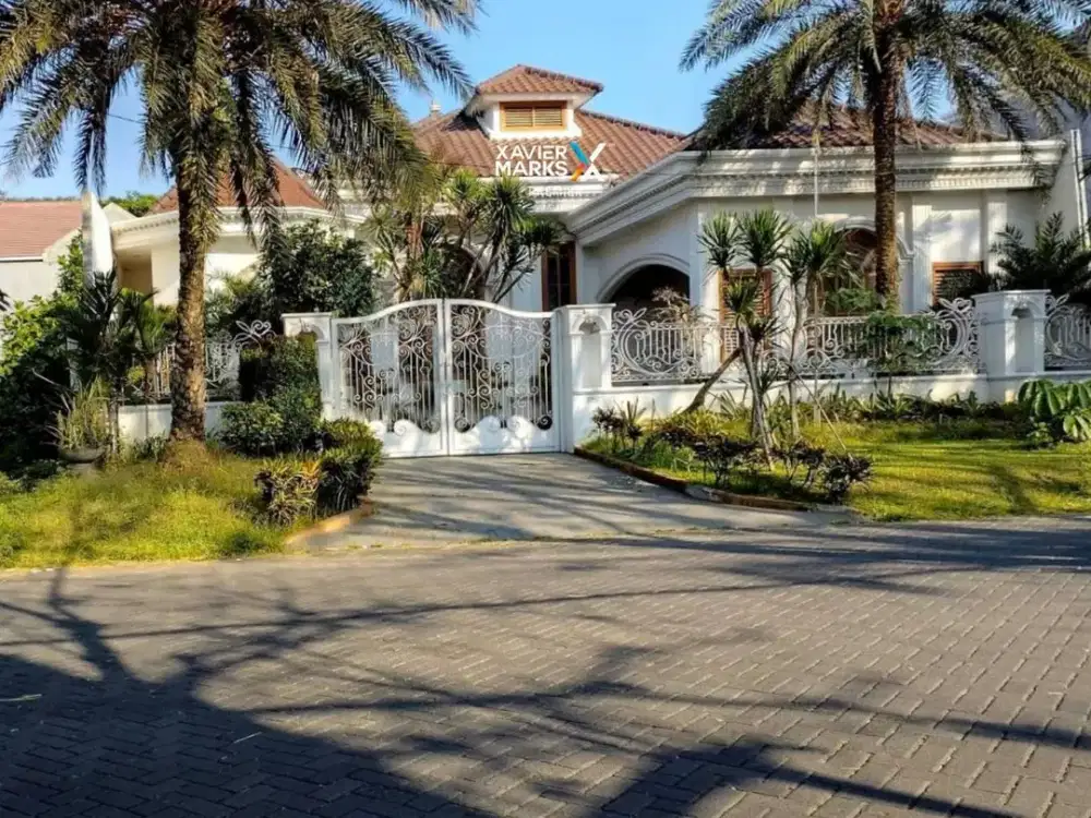 Rumah Luxury Full Furnish di Jalan Utama Araya Blimbing Malang