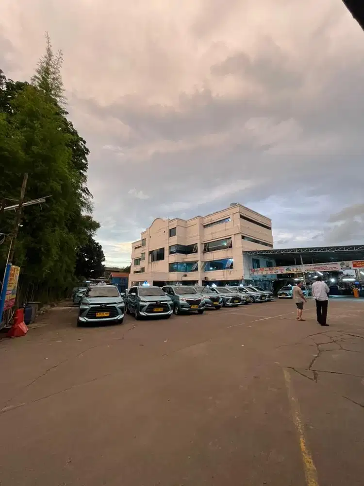 DIBUTUHKAN SEGERA DRIVER TAKSI BLUE BIRD