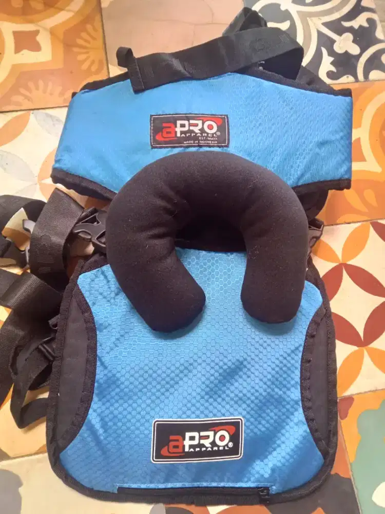 Boncengan motor anak