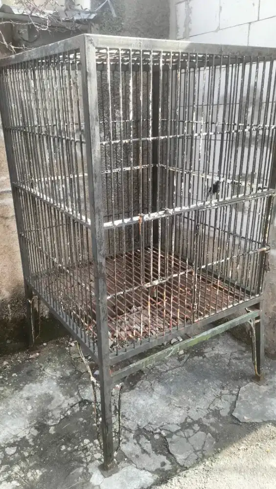 Kandang hewan peliharaan besi