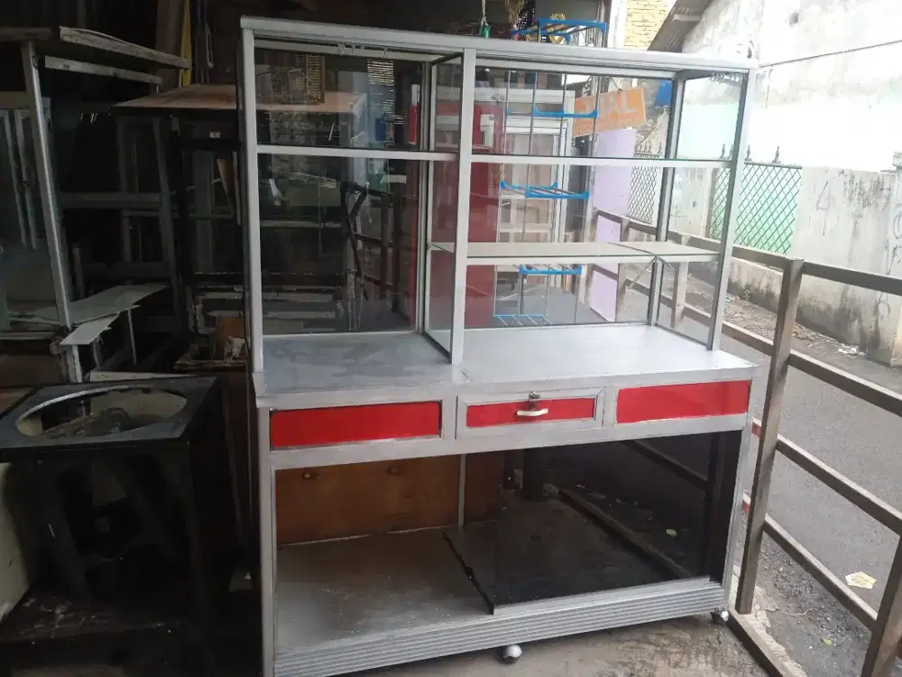 Etalase makanan siap pakai
