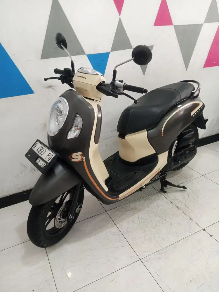 Honda Scoopy sporty coklat cream