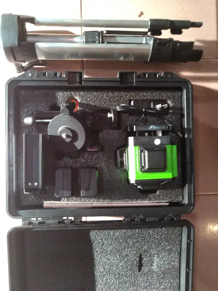 Mesin Laser level 12 line multifungsi + 2 baterai + tripod Jogja