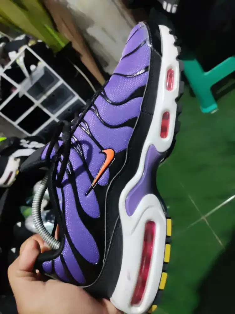 Jual sepatu Nike tn size 43