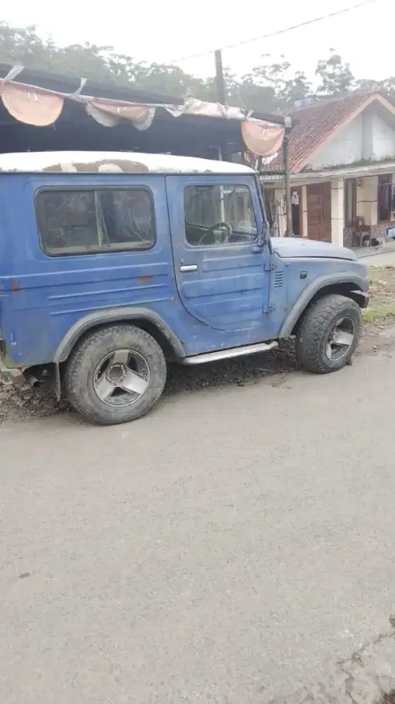 Daihatsu taft badak 4x4 th1981 biru