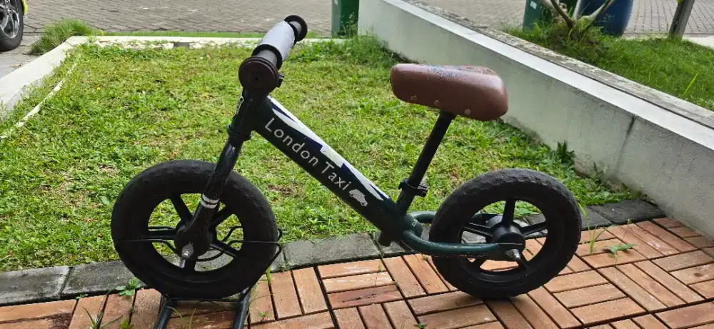 London taxi balance bike