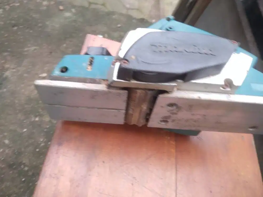 Mesin serut ketam MAKITA