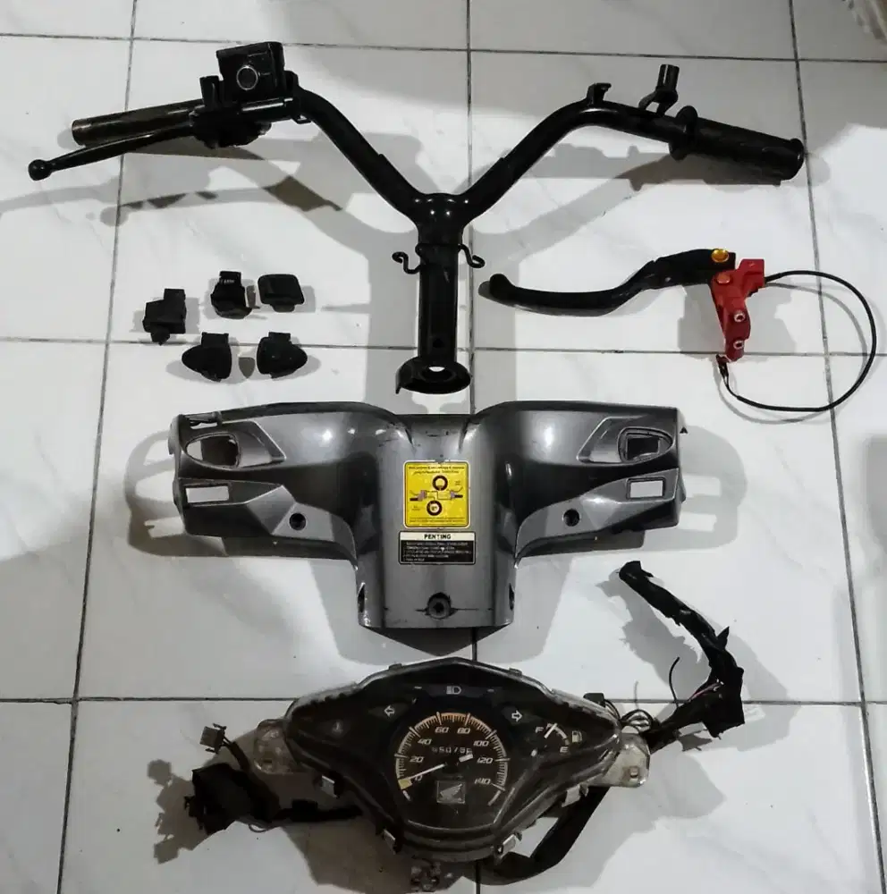 STANG, SPEEDOMETER,BATOK BELAKANG,DLL ORIGINAL HONDA VARIO CBS 2010