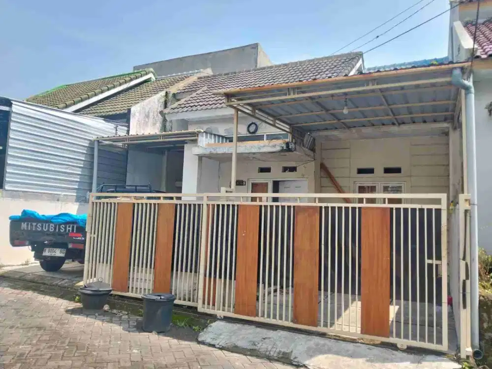 Kontrakan 2 kamar lengkap perabot belakang UMM3 dan Garasi mobil 2