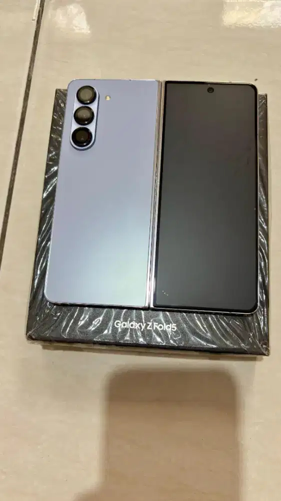 SAMSUNG FOLD 5 12/512 LIKE NEW