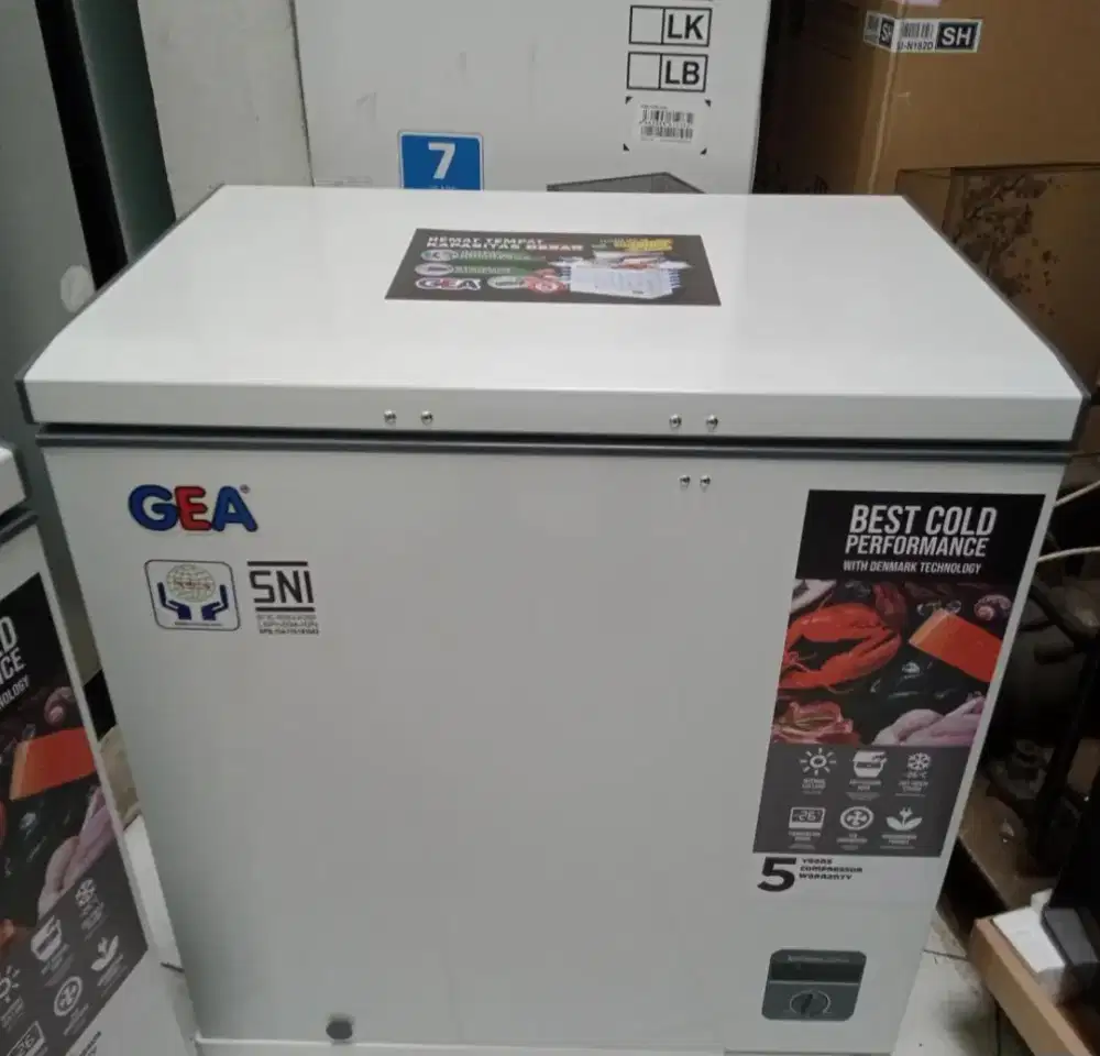 Freezer GEA 210 liter AB 208 baru 1 bulan beli