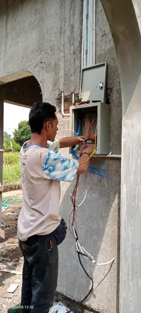 Tukang listrik panggilan