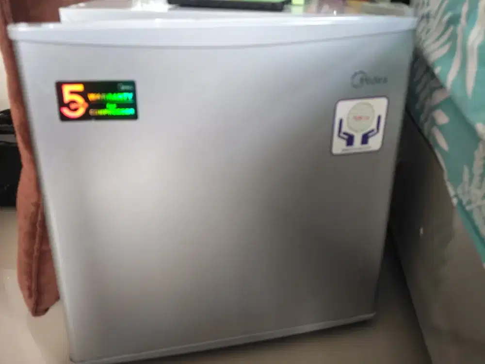Kulkas Minibar Midea