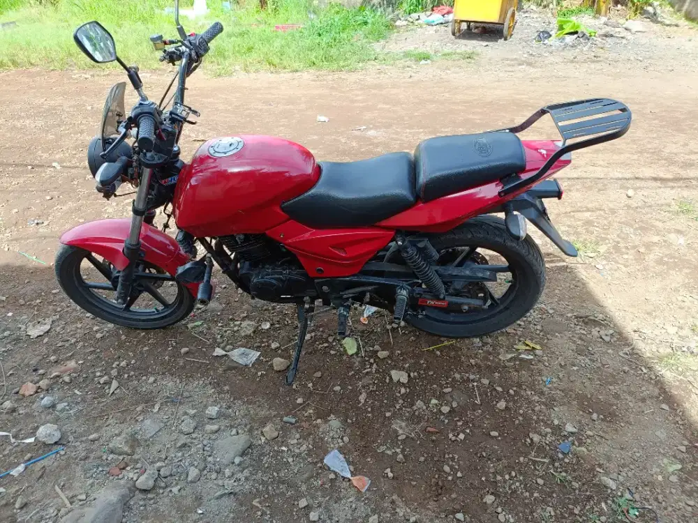 Bajaj Pulsar p220