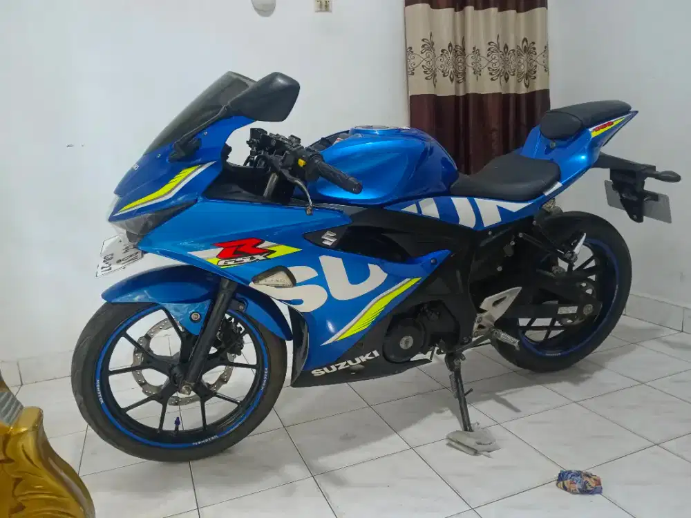 Suzuki gsx 150r mulus