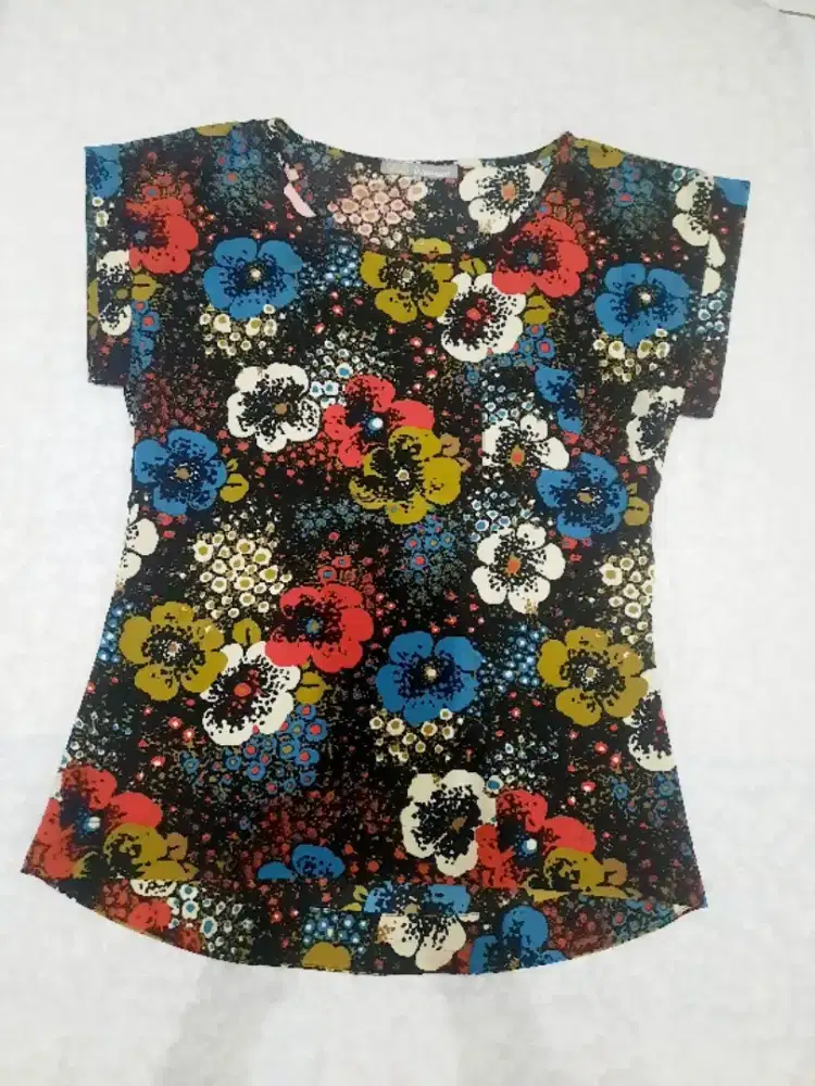 PL Atasan Wanita Motif Bunga