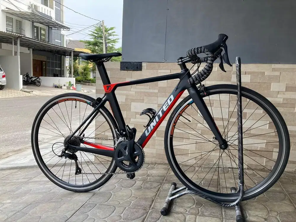 Sepeda roadbike united stigma size 4780000
