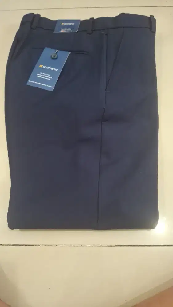 Celana panjang slim fit