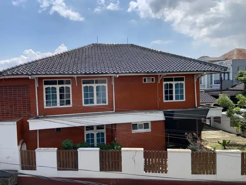 Dijual Rumah 2 lantai Posisi Hook di Buah Batu Bandung Kota