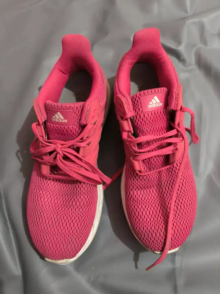 Preloved Sneaker Sepatu Adidas Pink