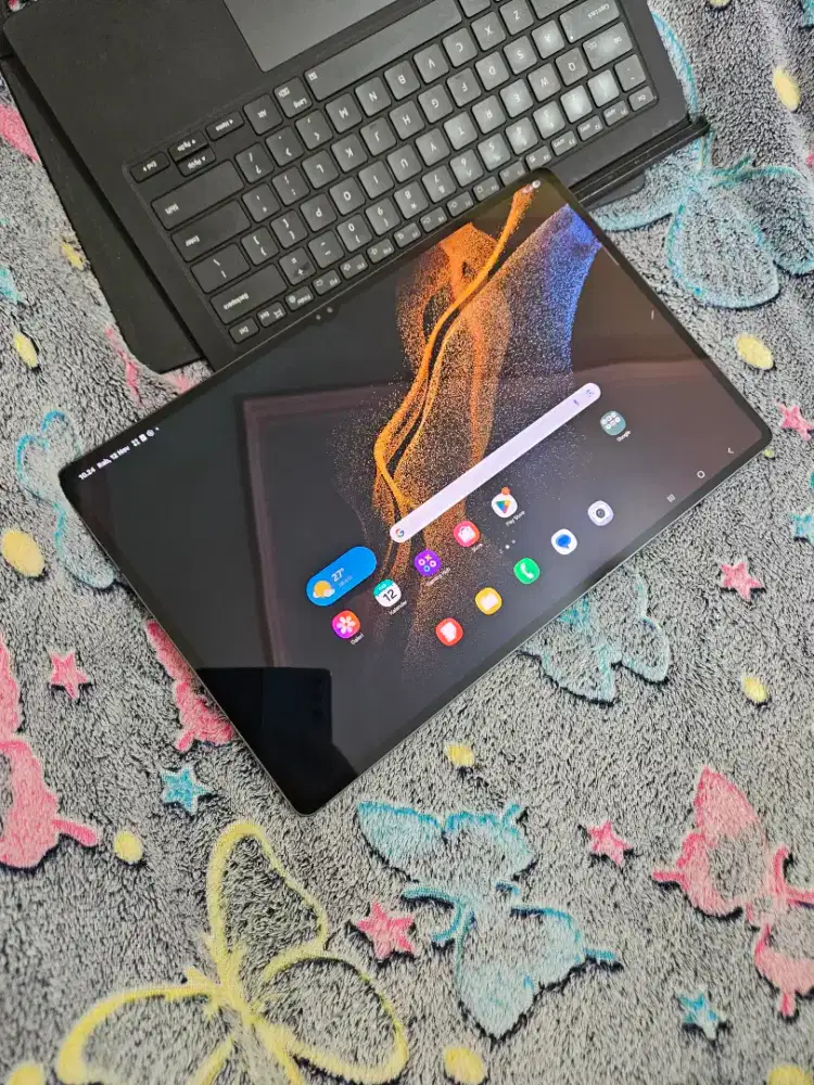 Samsung galaxy Tab s8 ultra 5G + keyboard aja resmi sein