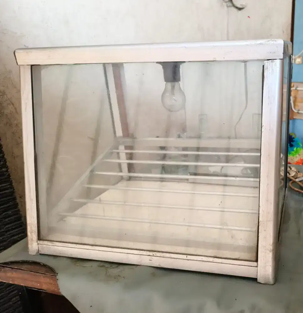 Di jual etalase second utk ayam KFC