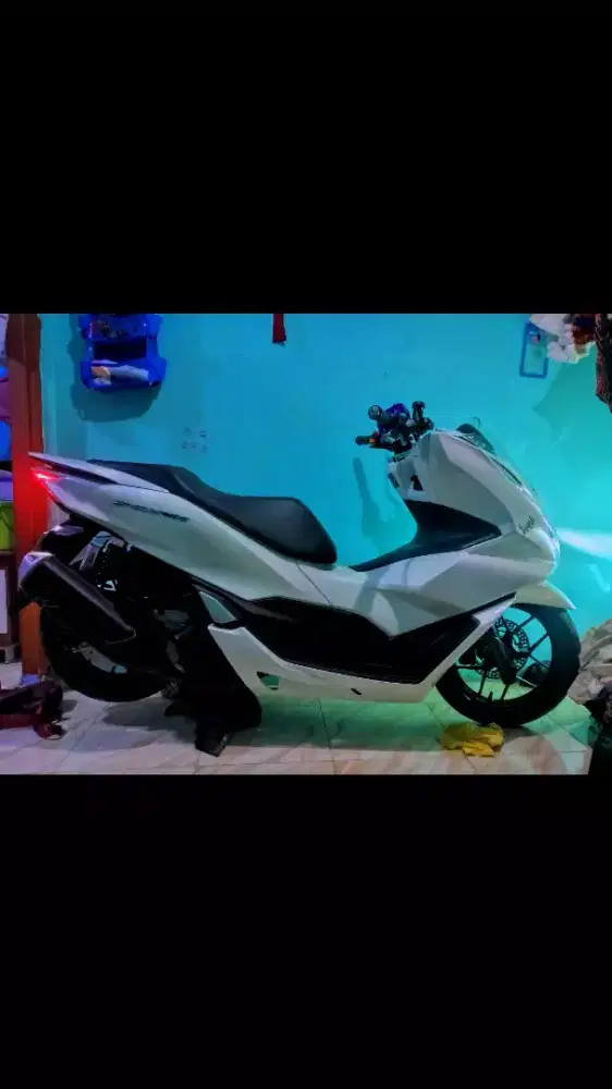 HONDA PCX 2024 CBS WARNA PUTIH