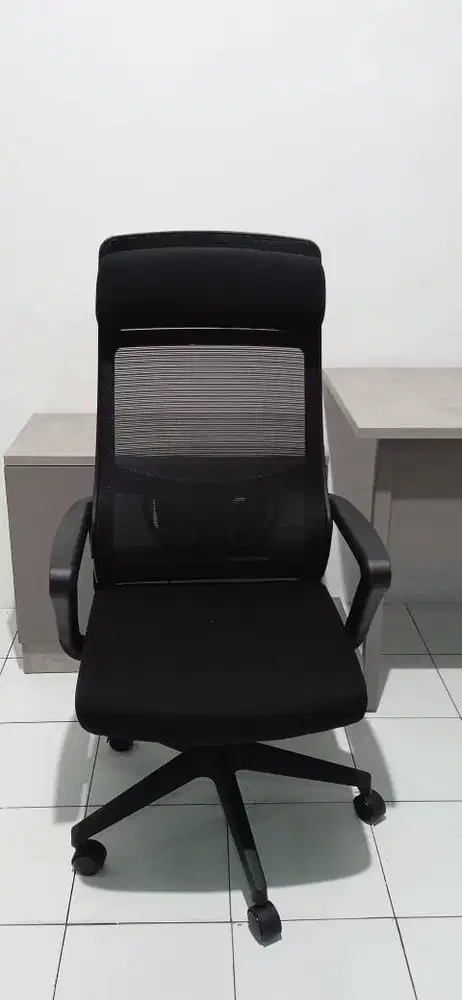 Informa Zilton Kursi Kantor Sandaran Tinggi - Hitam