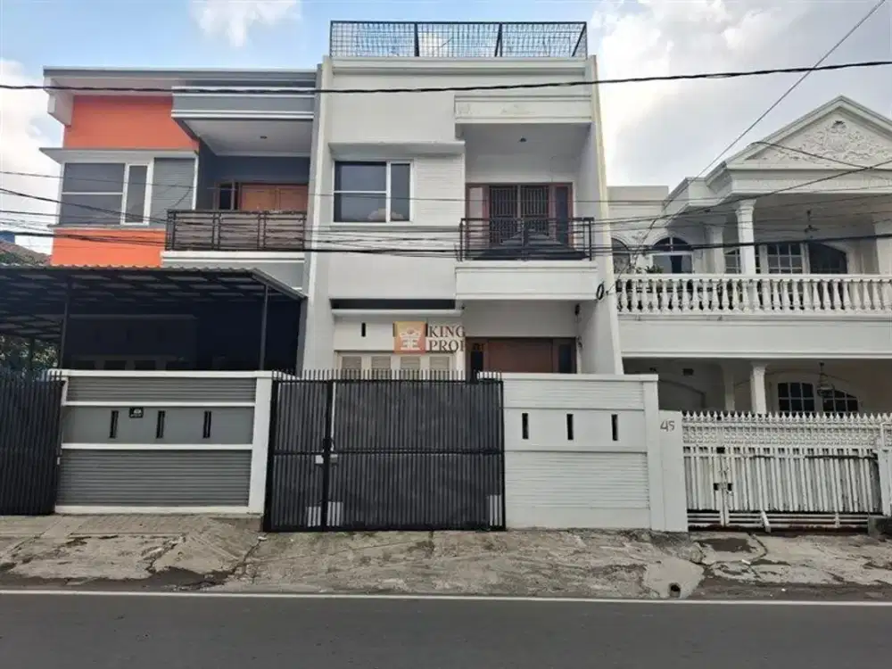 Rumah Hangat di Tengah Kota – 3 Lantai Full Renov, Dekat Sekolah & Kafe Hits!.