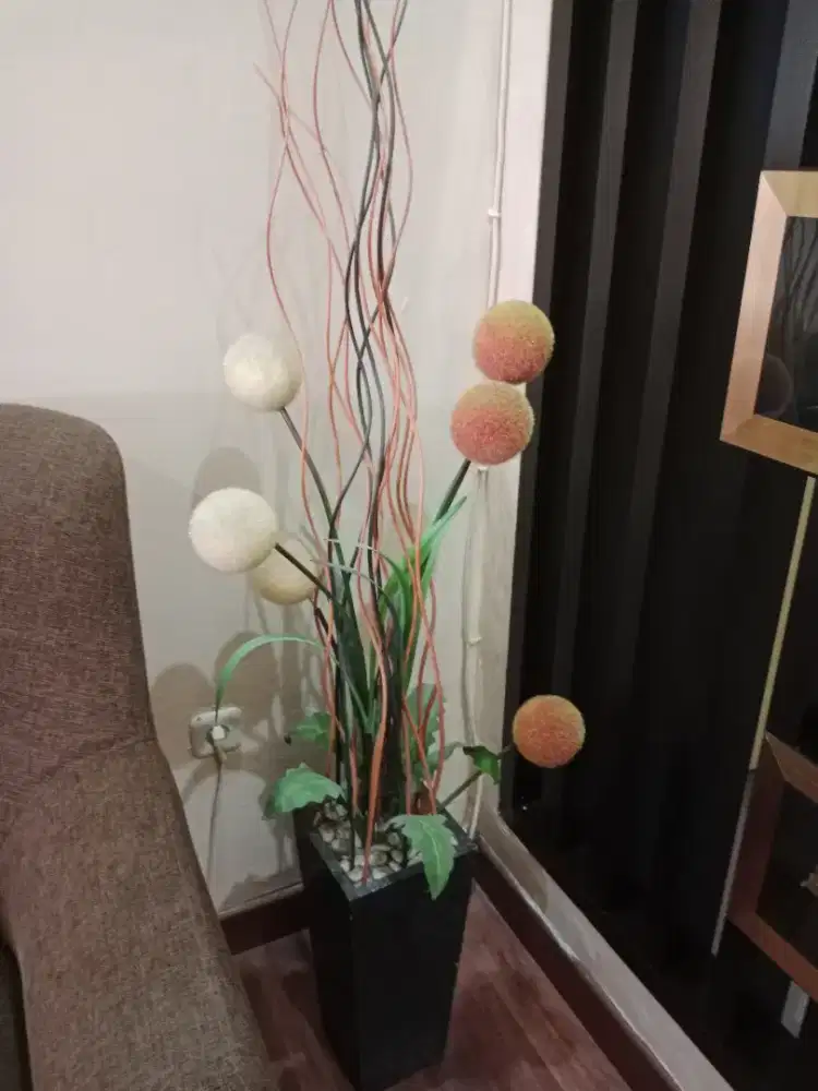 Bunga hias sudut ruang