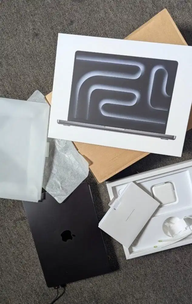 Macbook Pro M4 16/512GB Inter garansi on sept 2026 - pemakaian 1 bulan