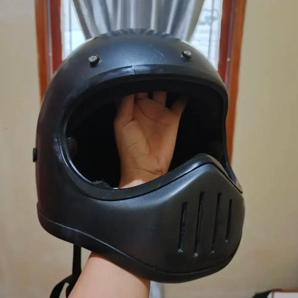 Helm hitam bagus