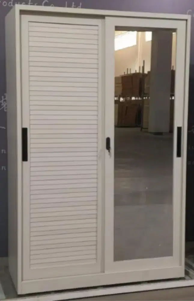 Lemari Pakaian Besi Pintu Sliding Jalusi WB 201C