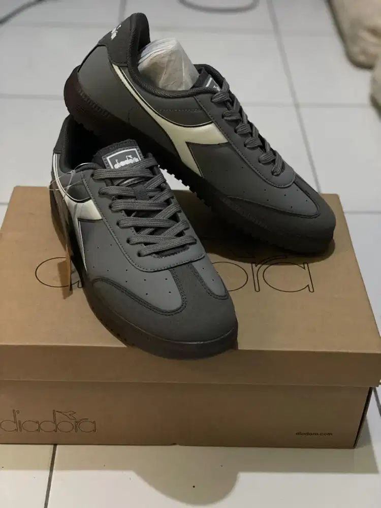 B.U SEPATU DIADORA ORIGINAL JUAL J