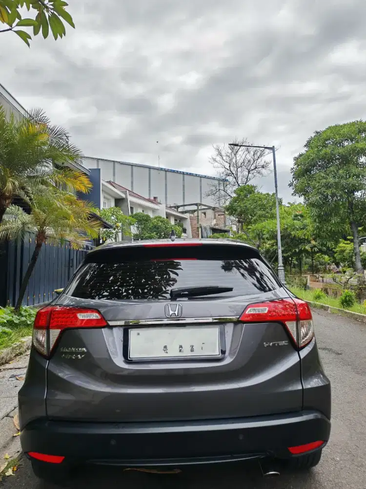 HR-V E 2019 AT full original dari baru
