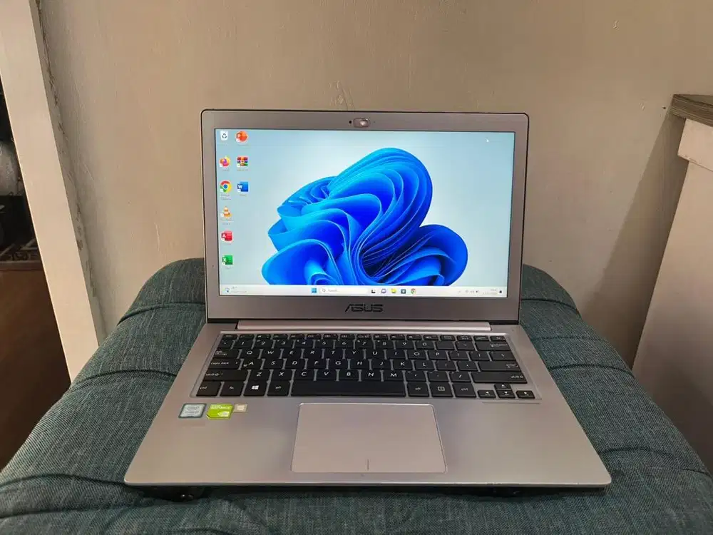 Laptop Asus UX303U (second). 4 jutaan normal dan bergaransi