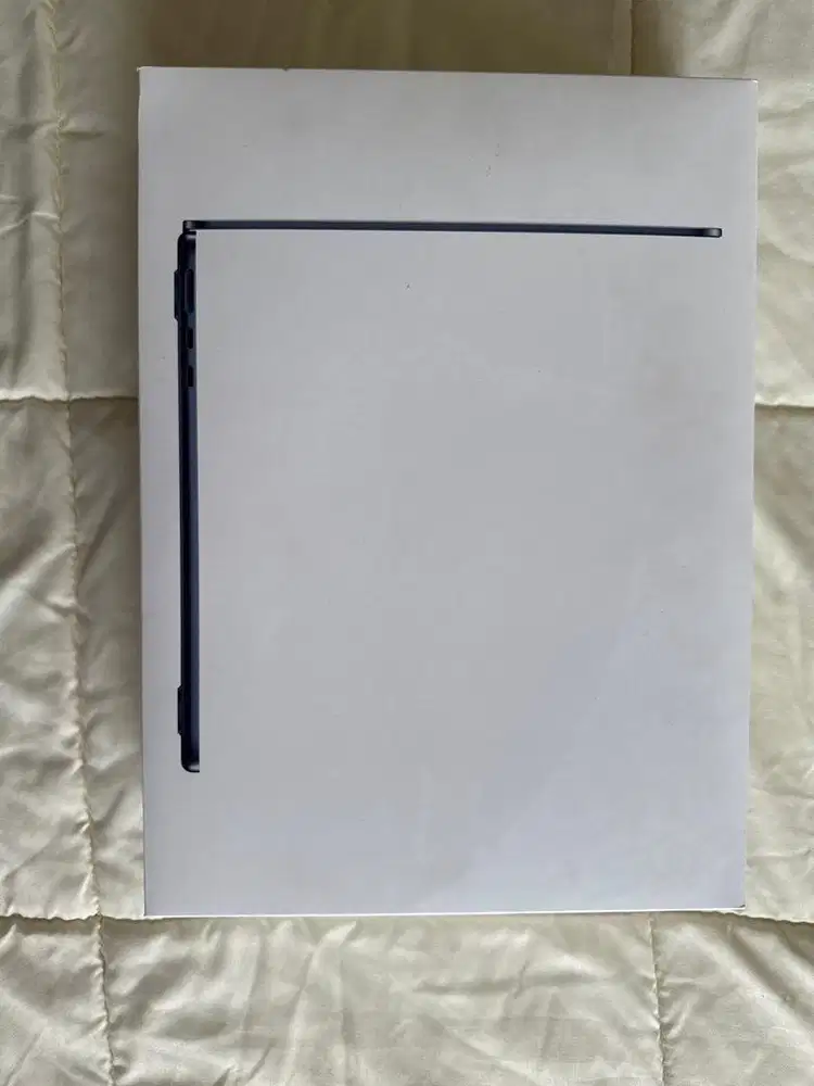 Apple macbook air 13.6inch