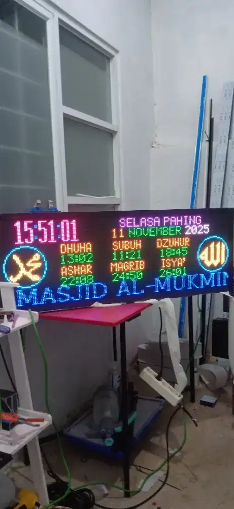 Running text Toko dan Masjid