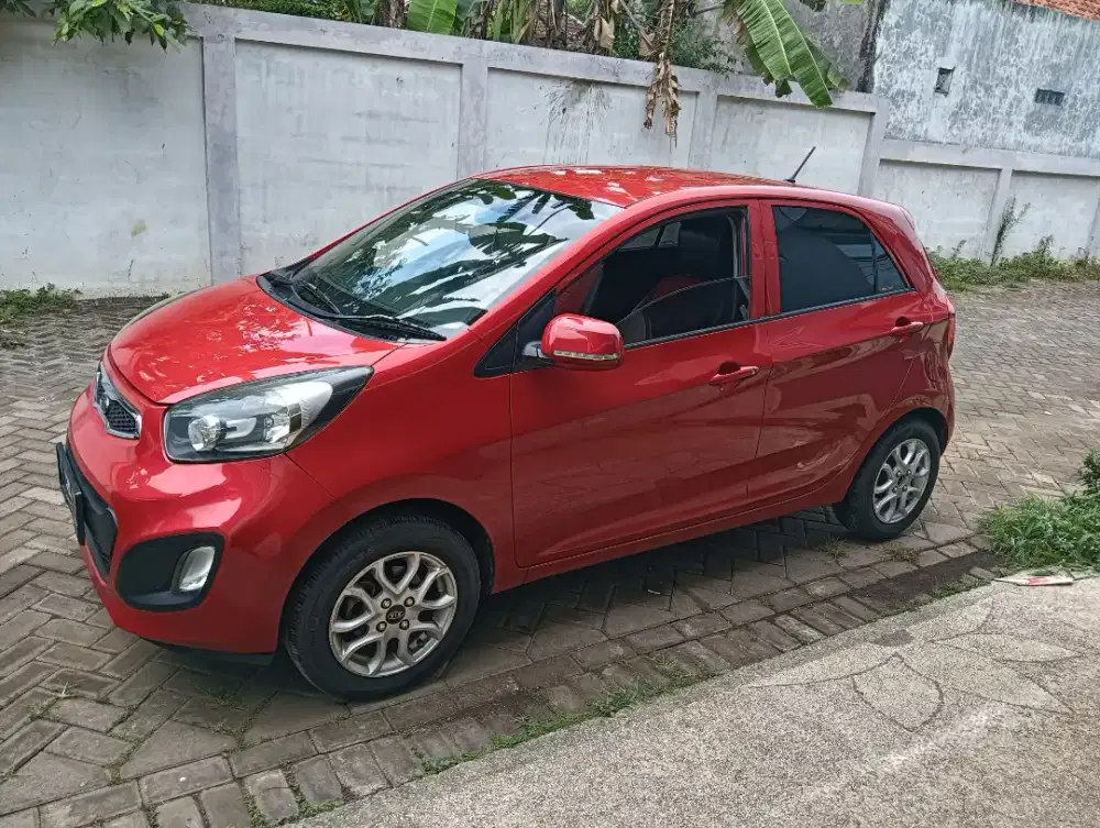 Dijual Mobil KIA Picanto Matic Tahun 2012 Warna Merah Ban4 Baru AC Col