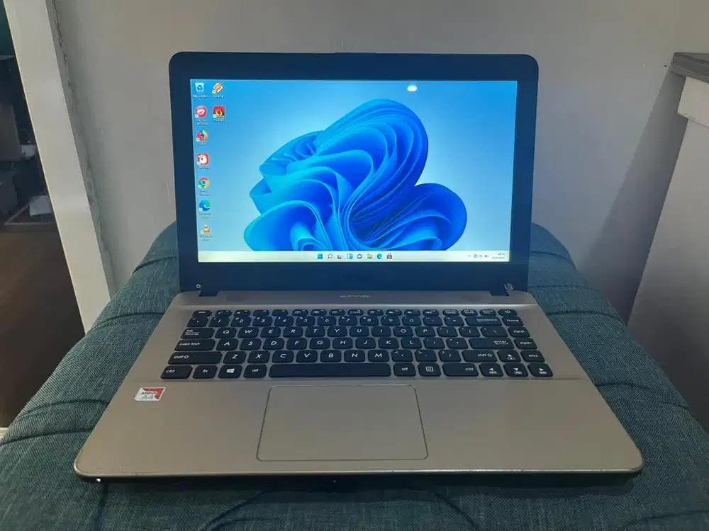 Laptop Asus X441B (second). 1 jutaan normal dan bergaransi
