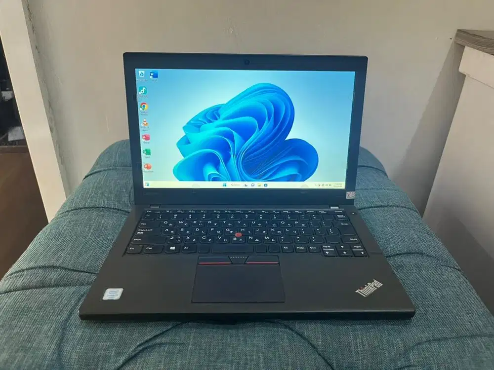 Laptop Lenovo Thinkpad X260 (second). 3 jutaan normal dan bergaransi