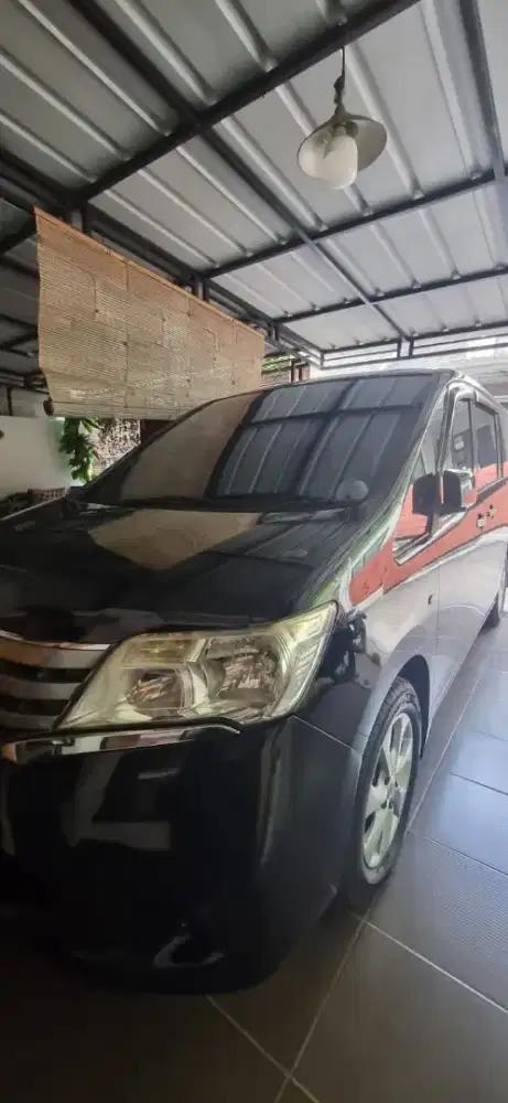 Nissan Serena tahun 2013