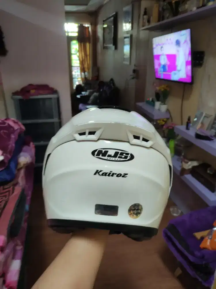 NJS KAIROZ PUTIH GLOSII