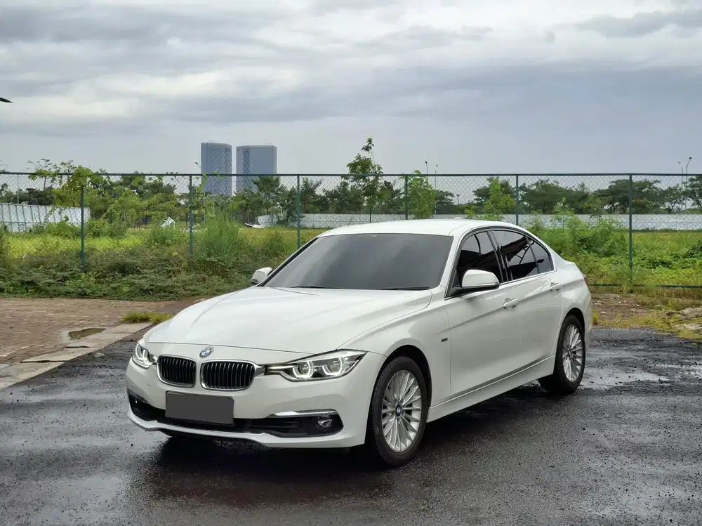 (KM ANTIK) BMW 320i Luxury 2018 Bensin