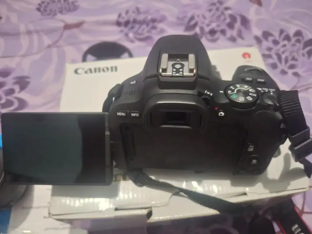 Kamera Canon EOS 200D