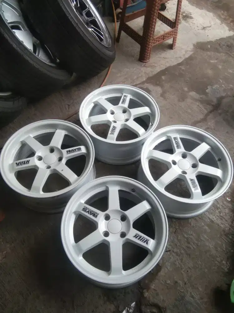Volk rays R16×7j et 35 (4×100) velg only