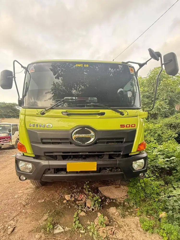 Truck Crane Hino 500 Flat bed (Crane Unic V-500) - Siap Kerja !!