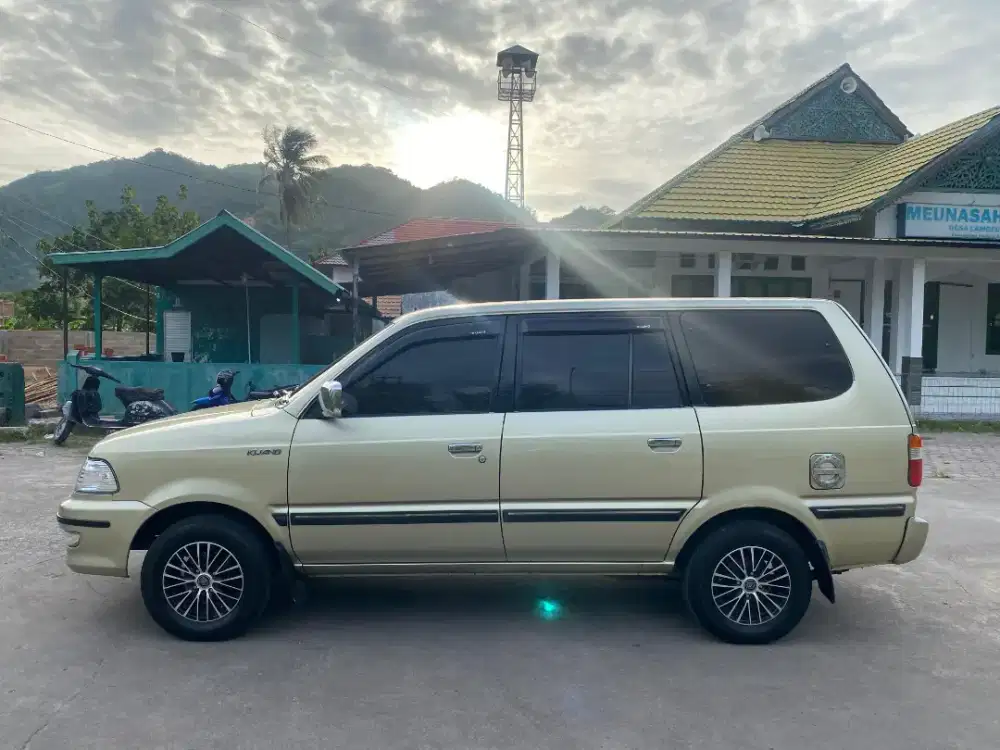 Di jual Kijang Kapsul LGX Efi 1.8 Bensin
