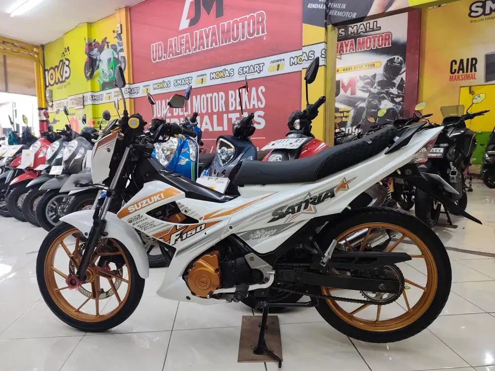 Unit pilihan* Satria Fu Th 2015 surat Baru