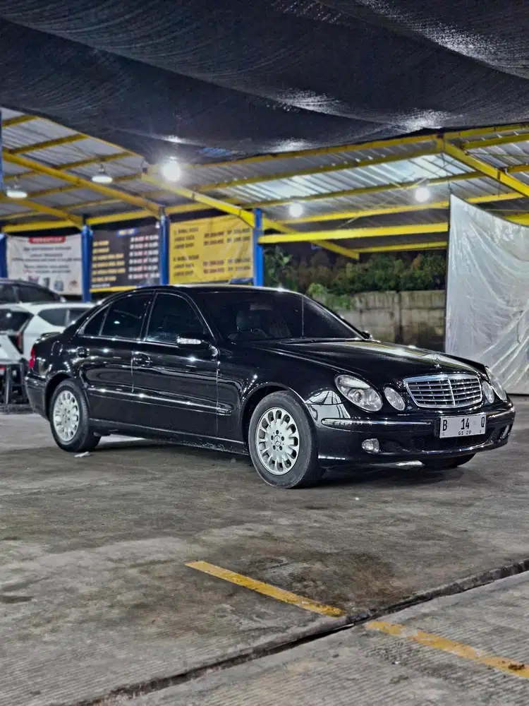 Mercedes-Benz E260 2004 Bensin